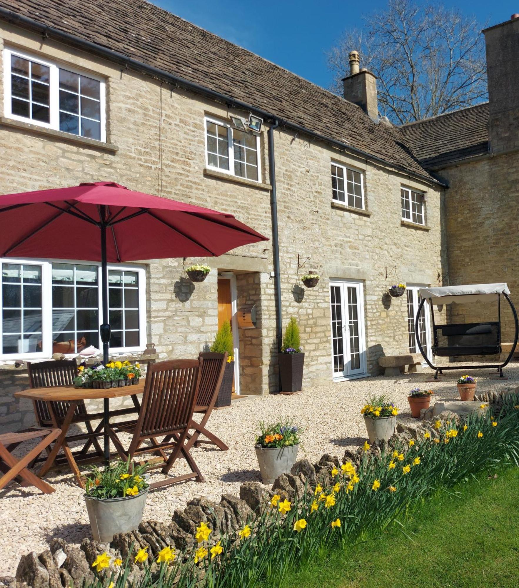 Thames Head Wharf - Historic Cotswold Cottage With Stunning Countryside Views Cirencester Kültér fotó