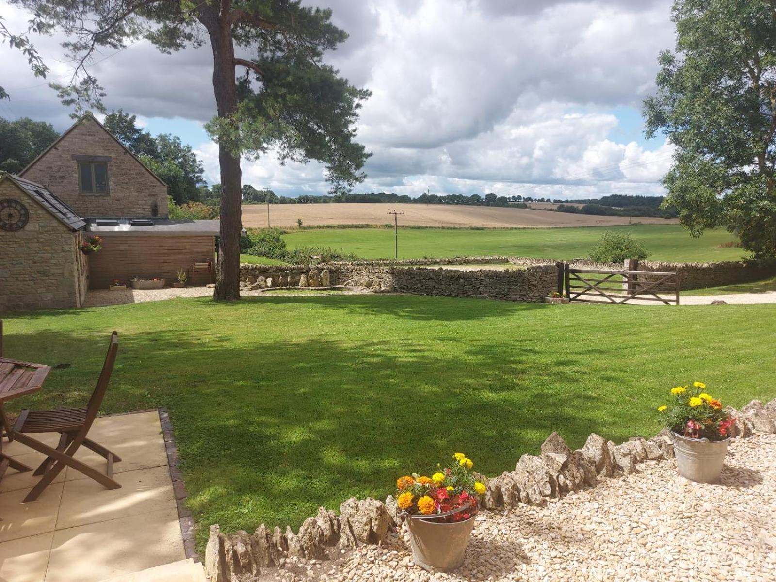 Thames Head Wharf - Historic Cotswold Cottage With Stunning Countryside Views Cirencester Kültér fotó
