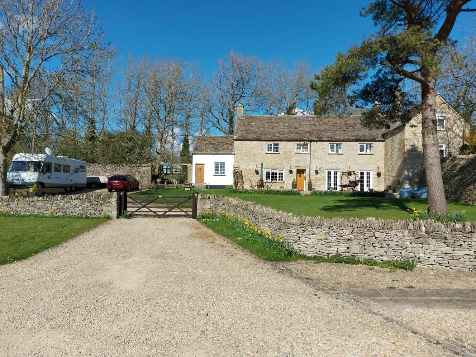 Thames Head Wharf - Historic Cotswold Cottage With Stunning Countryside Views Cirencester Kültér fotó